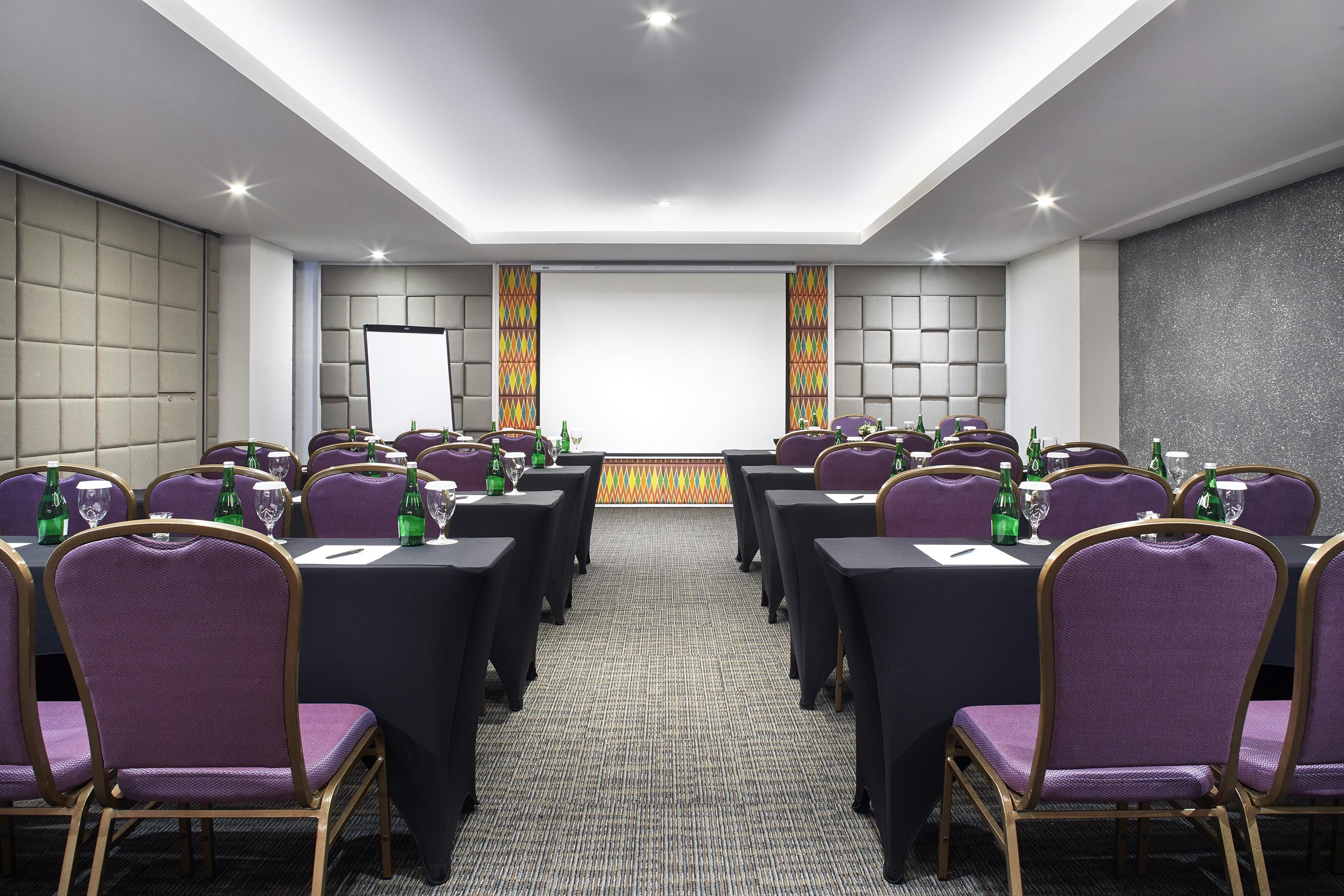 잠불루욱 오세아노 스미냑 호텔 세미냑 외부 사진 Meeting room