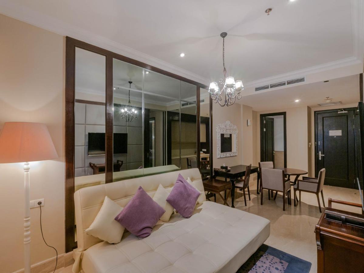 잠불루욱 오세아노 스미냑 호텔 세미냑 외부 사진 A living room in a typical apartment